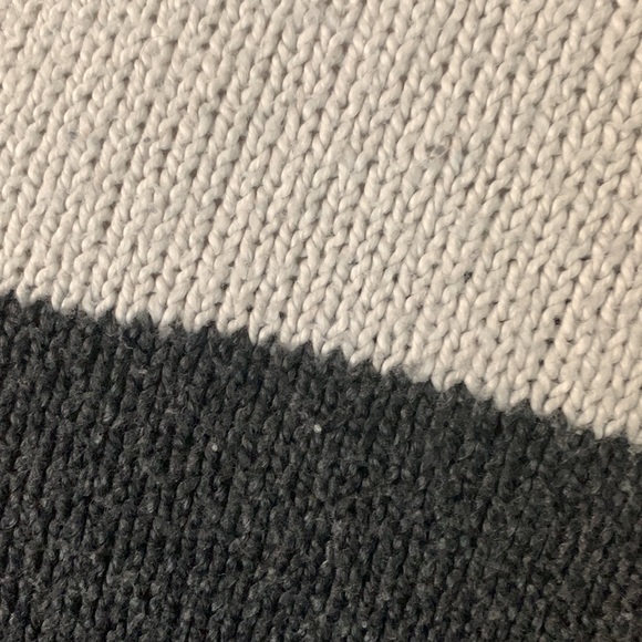 🌵3/$15 🌵 American eagle / crochet sweater / XL - Picture 3 of 3